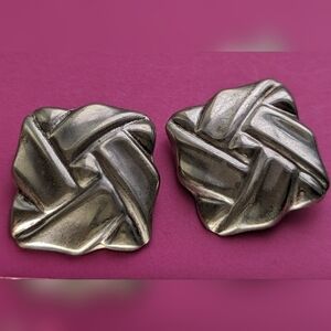 VINTAGE Silver tone square design clop on earrings. Unmarked.